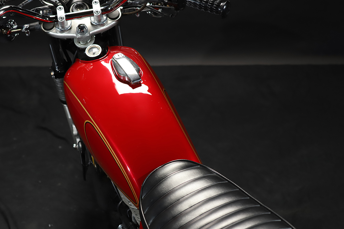 SR400FIモデル対応のガソリンタンク 「トラディショナルナロータンク