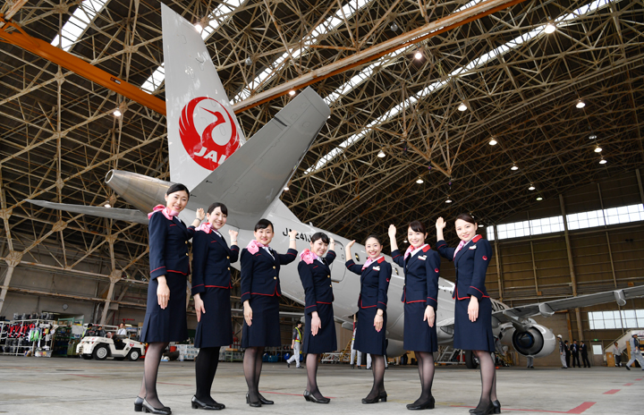 7年ぶり新型機、伊丹着 写真特集・ジェイエアE190（1 到着編）