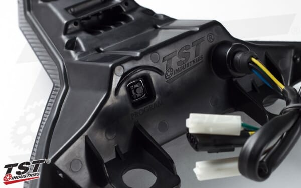 TST Industries ZX-25R ウィンカー内蔵LEDテールライト｜AxxL