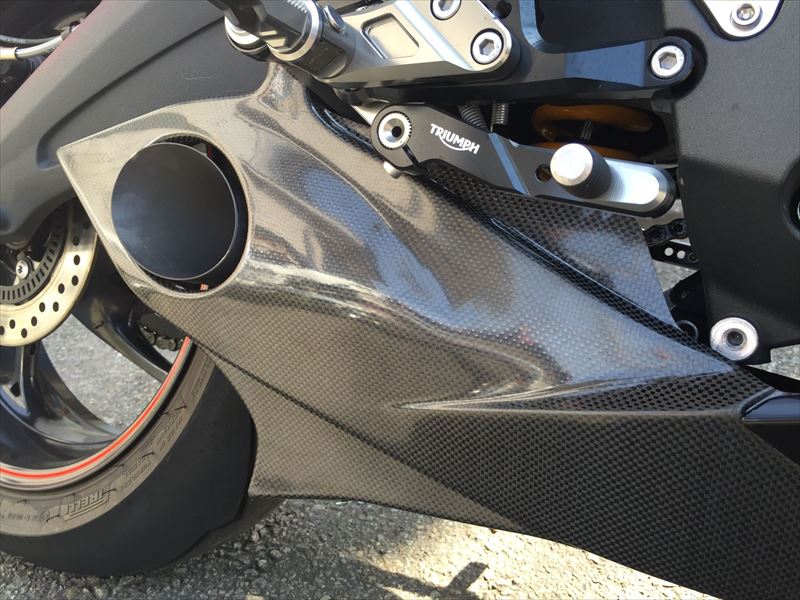 DAYTONA675(デイトナ675)にMOTOGPマフラー(カーボン)を装着