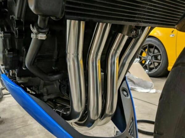 GSX750にMOTOGPのようなサイド出しマフラーでかっこよく！｜AxxL