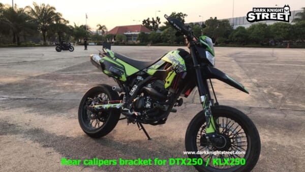 スタントには必須 キャリパーブラケット D-トラッカー/KLX250｜AxxL