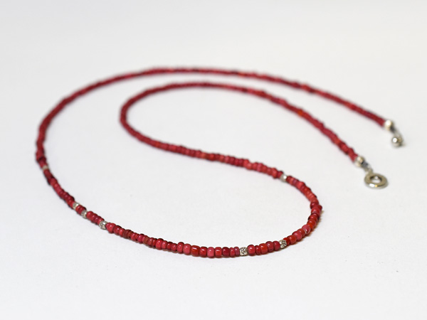 2307】ANTIQUEヴェネチア金赤極小ホワイトハーツビーズネックレス