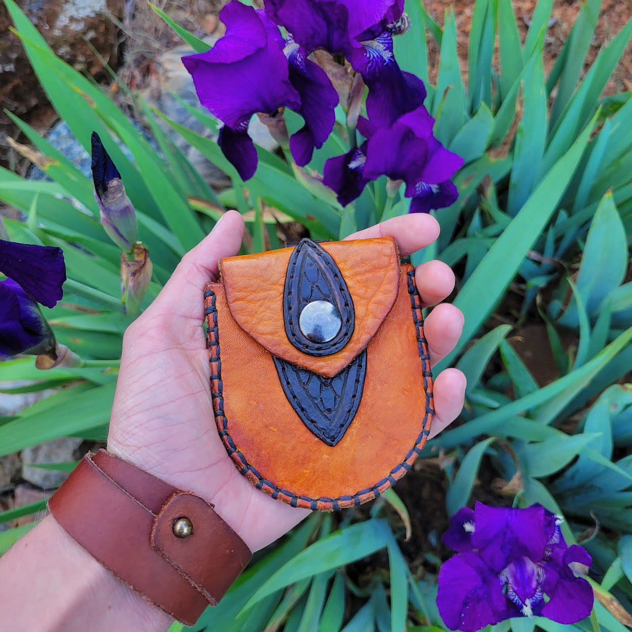 The Nipper neck pouch – Boreal Row