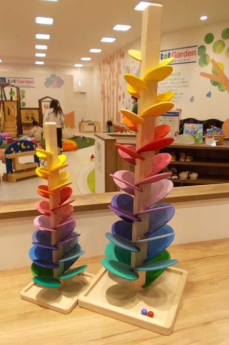 おうち遊びをもっと楽しく！【カラコロツリー】｜トット・ガー デン