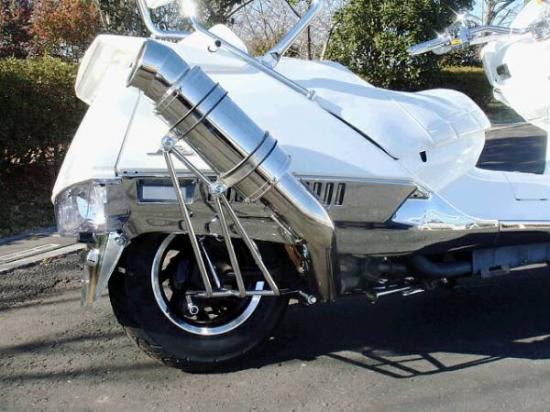 マフラーは見た目のインパクトで勝負するフュージョン用 パーツ