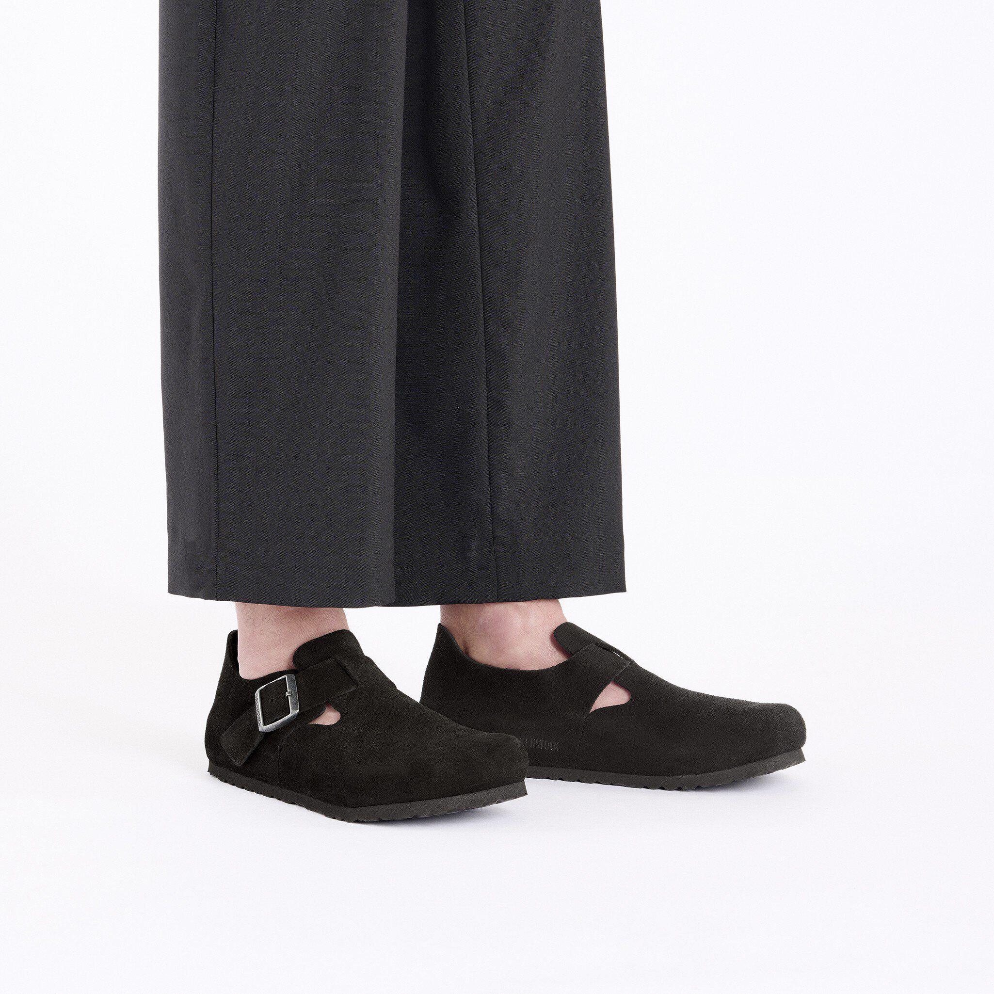 London / ロンドン」（スエードレザー、ブラック）| BIRKENSTOCK（日本）