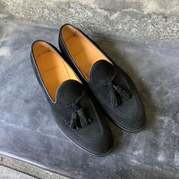 トレンドのブラックスエード！オリエンタルのタッセルローファー