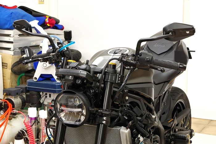 カワサキZX-25R SE（2023） 再びアップハン化