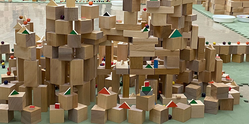 童具館の積み木遊び/木のおもちゃgaliton