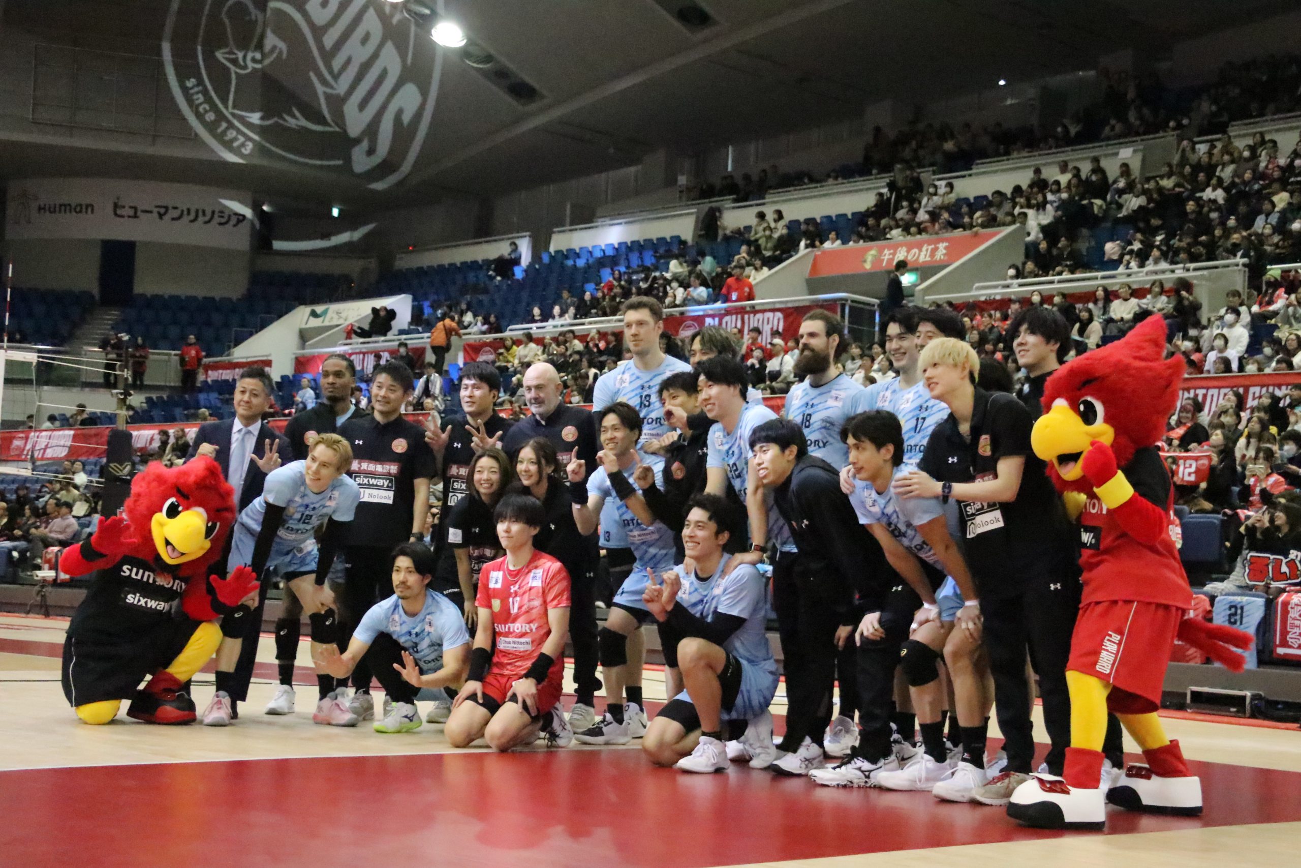 サントリーがホームゲームで「春の高校バレー」をフィーチャー | 月