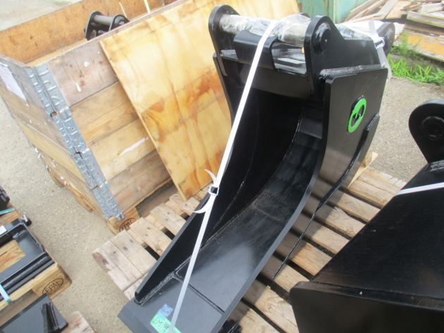 日立建機ZX135US-7にチルトローテーターX18(グリッパー付)取付｜建設