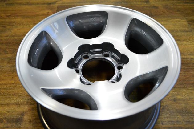 ランクル80純正ホイールをリフレッシュ兼ねてブラッシュドリメイク