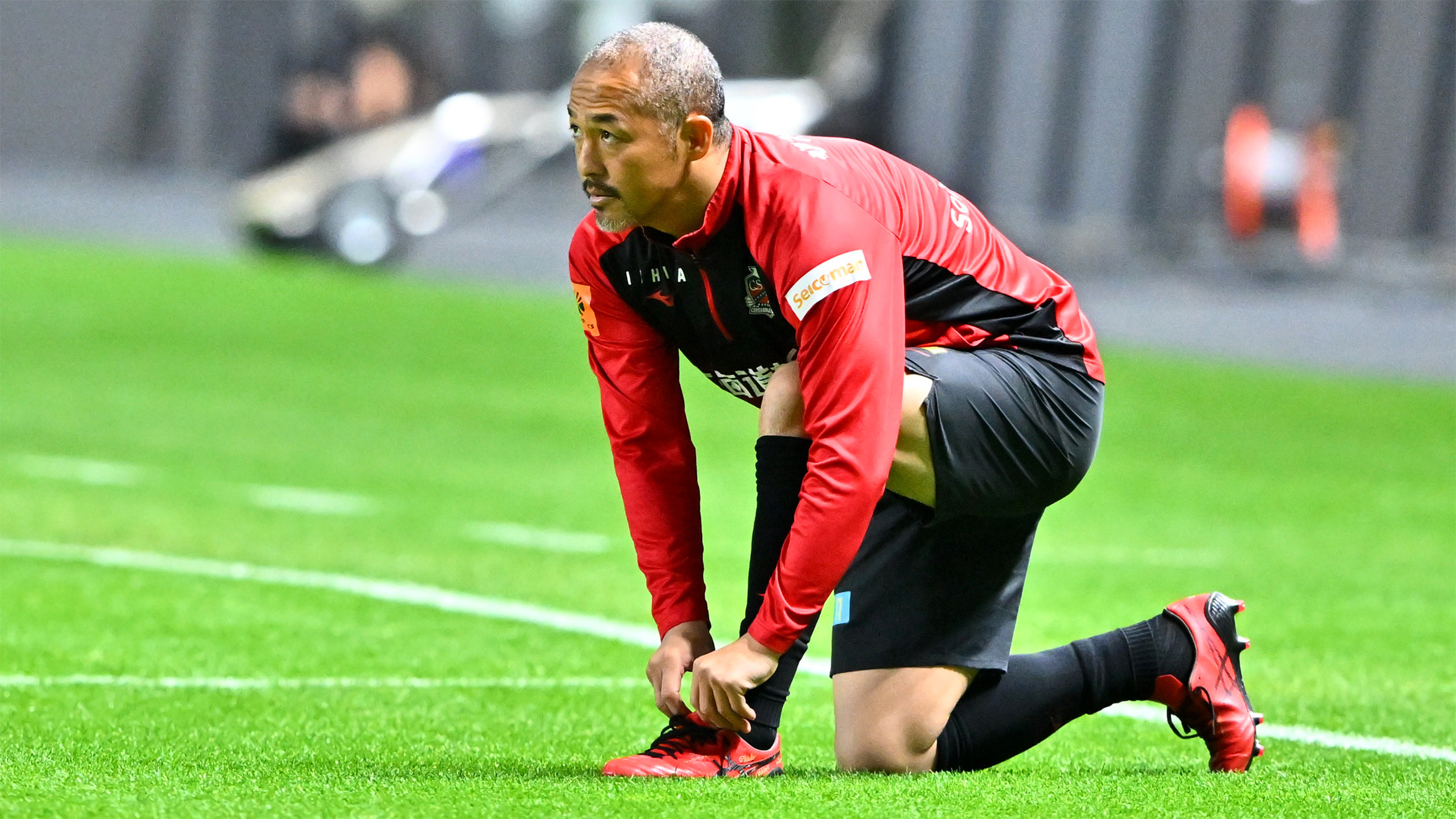 札幌MF小野伸二 特注〝赤黒スパイク〟で現役最後のピッチへ | 道新