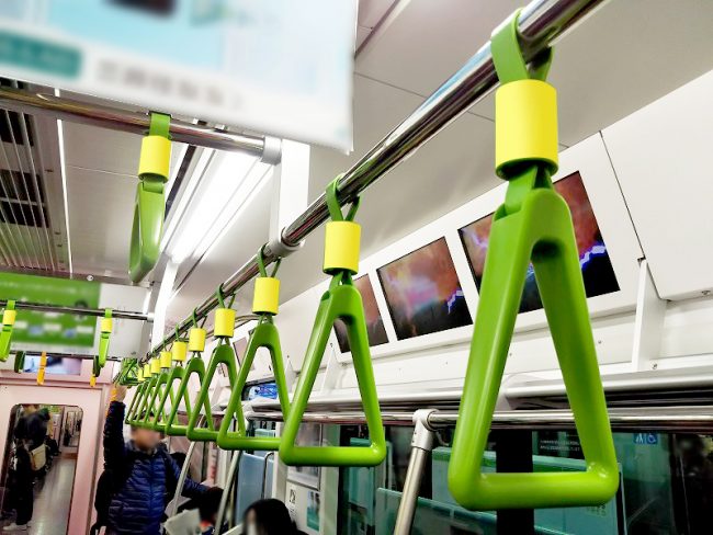 東急 田園都市線 つり革広告 1ヶ月間｜電車広告.com （ 電車広告ドット