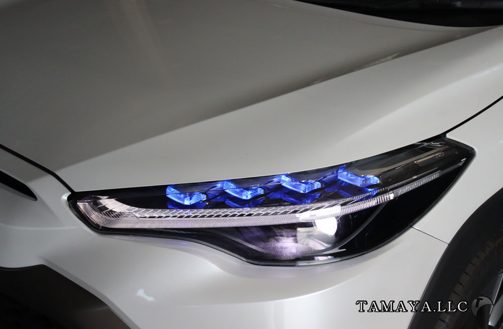 カローラクロス ヘッドライトにブルー差し色 | カスタムショップ【球屋】