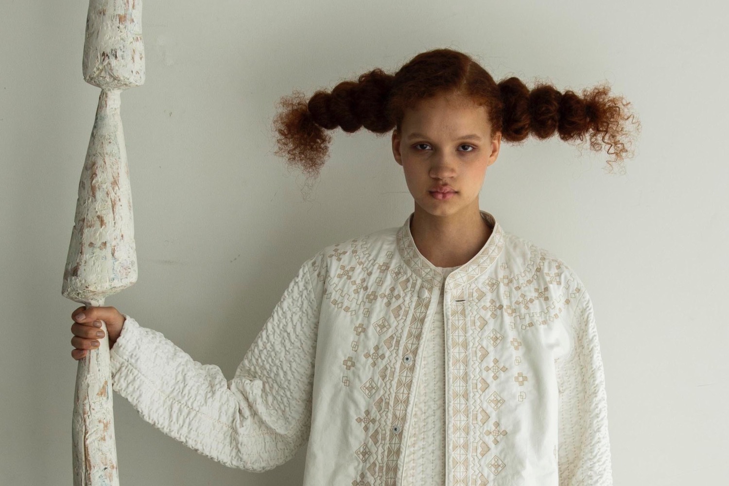 HaaT、インドの伝統刺繍「ビリ」を紹介する展示がイッセイ ミヤケ