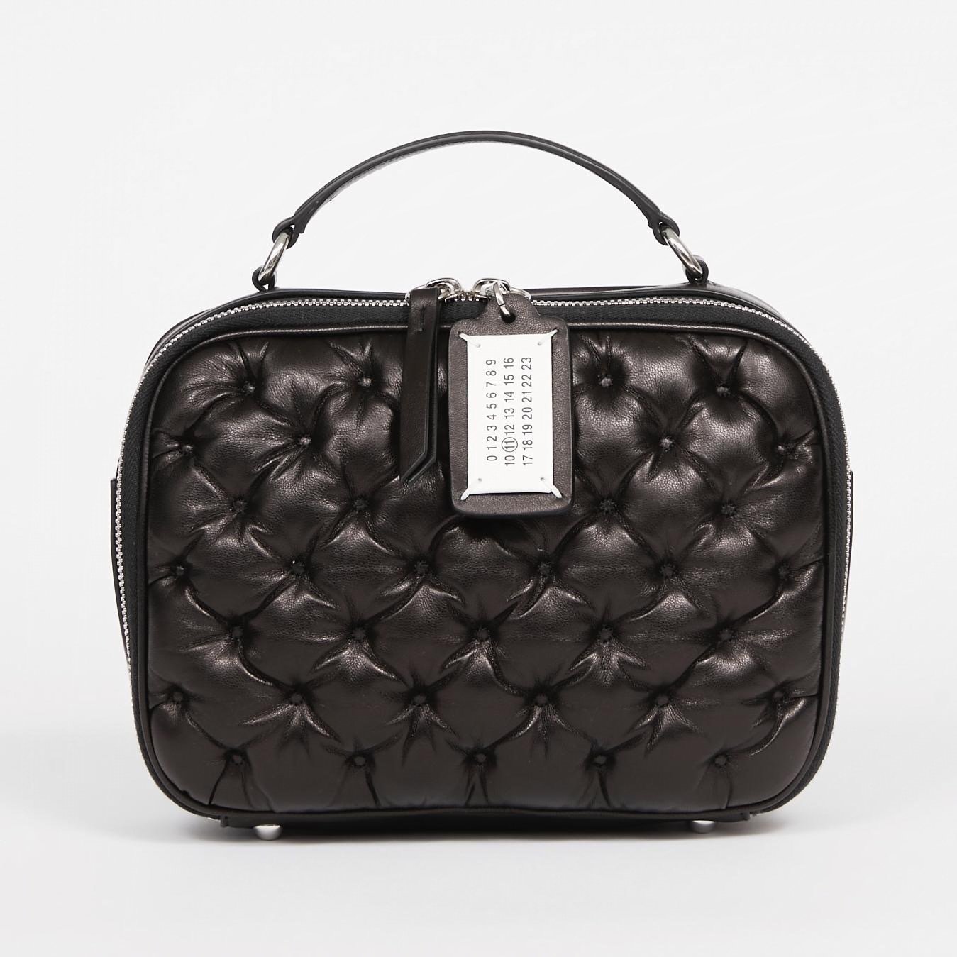 メゾン マルジェラ“雲型フォルム”のバッグ「グラム スラム」刺繍入り