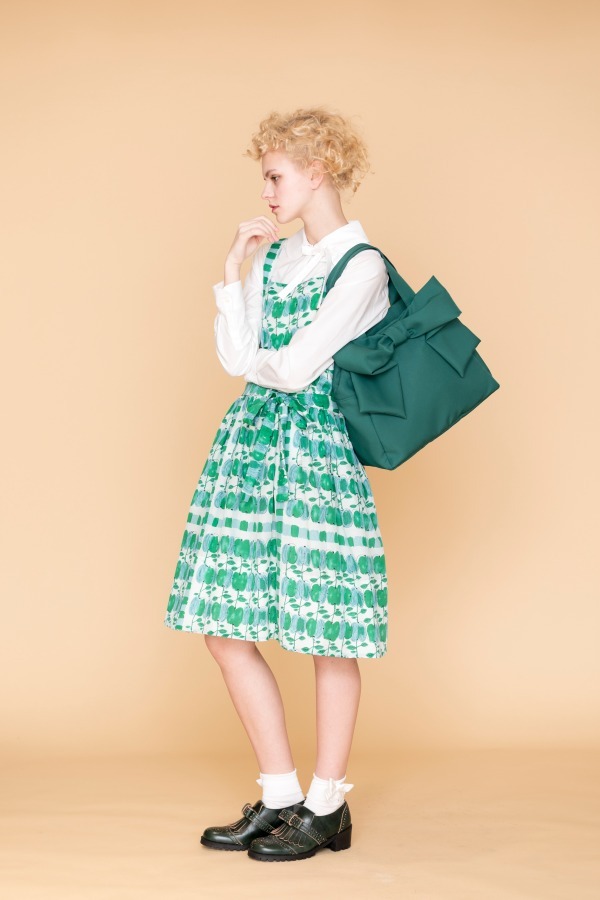 ジェーンマープル「リンゴ」柄ドレスやスカート、ザ・ビートルズから