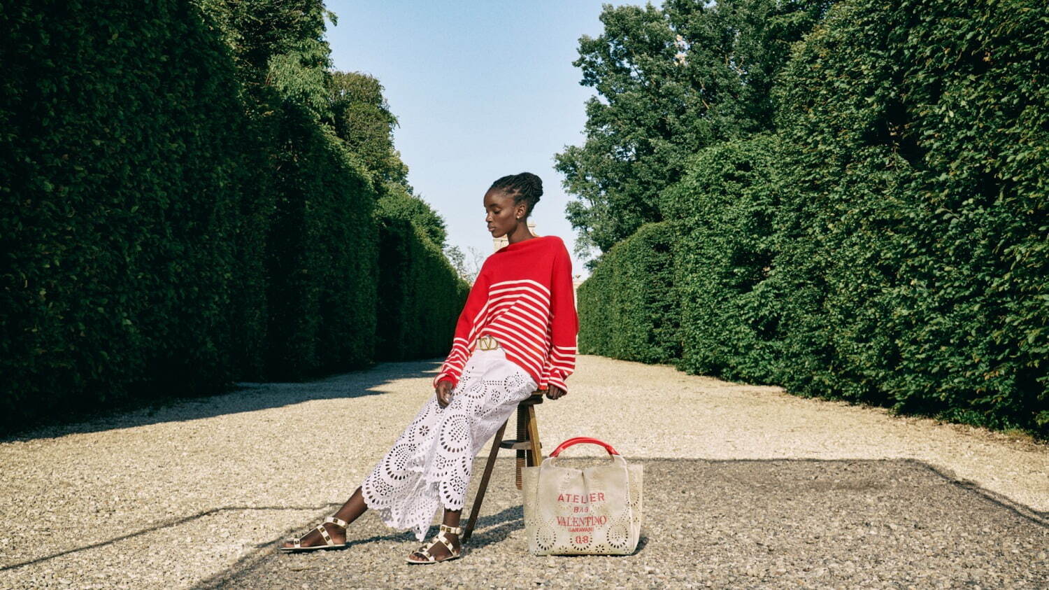 ヴァレンティノ「アトリエ」新作バッグ＆シューズ、刺繍を施した