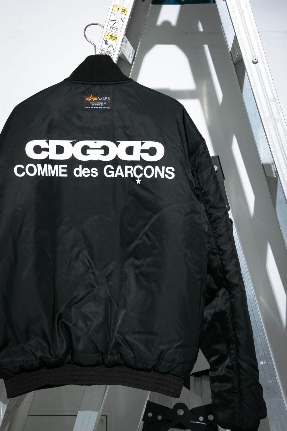 CDG×アルファ インダストリーズのジャケット、MA-1とWEPジャケット着想