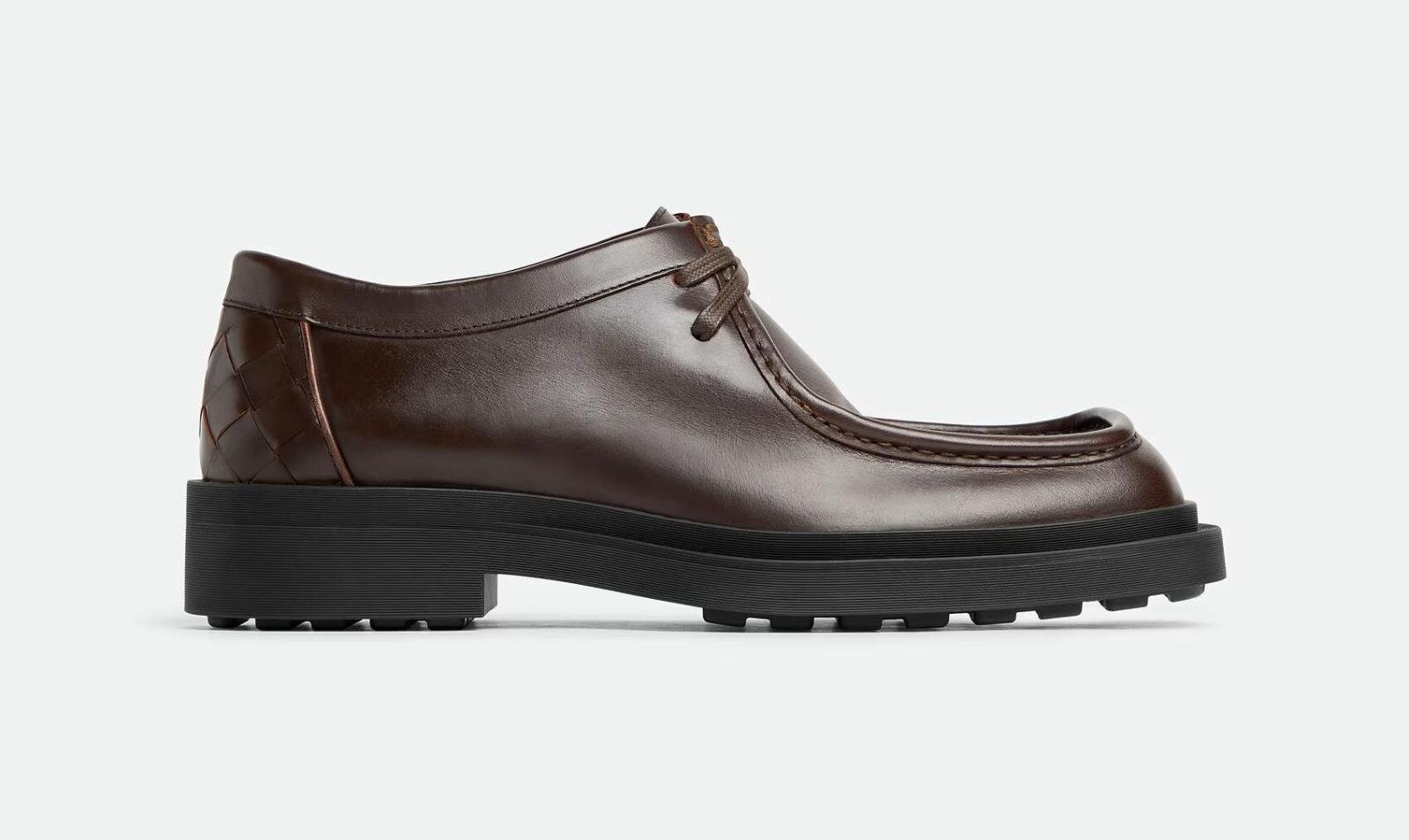 ボッテガ・ヴェネタ“踵イントレチャート”のレザーダービーシューズ