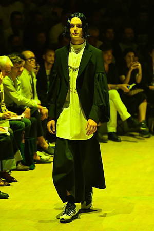 w300_cdg_hommeplus_20ss_05.jpg