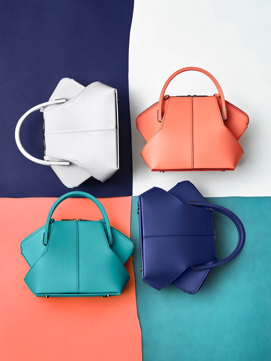 グッド グッズ イッセイ ミヤケ平面から立体になるバッグ「ファントム