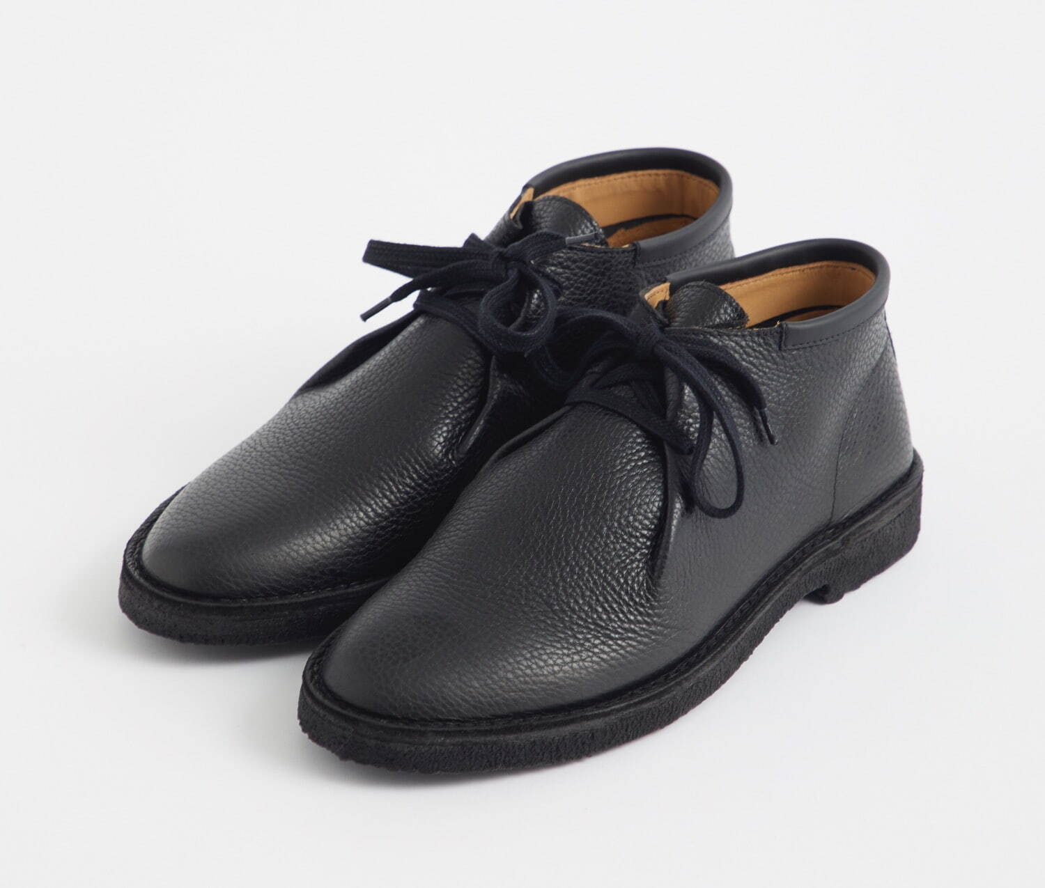 パドモア＆バーンズのユナイテッドアローズ別注ブーツ、一枚革で仕上げ