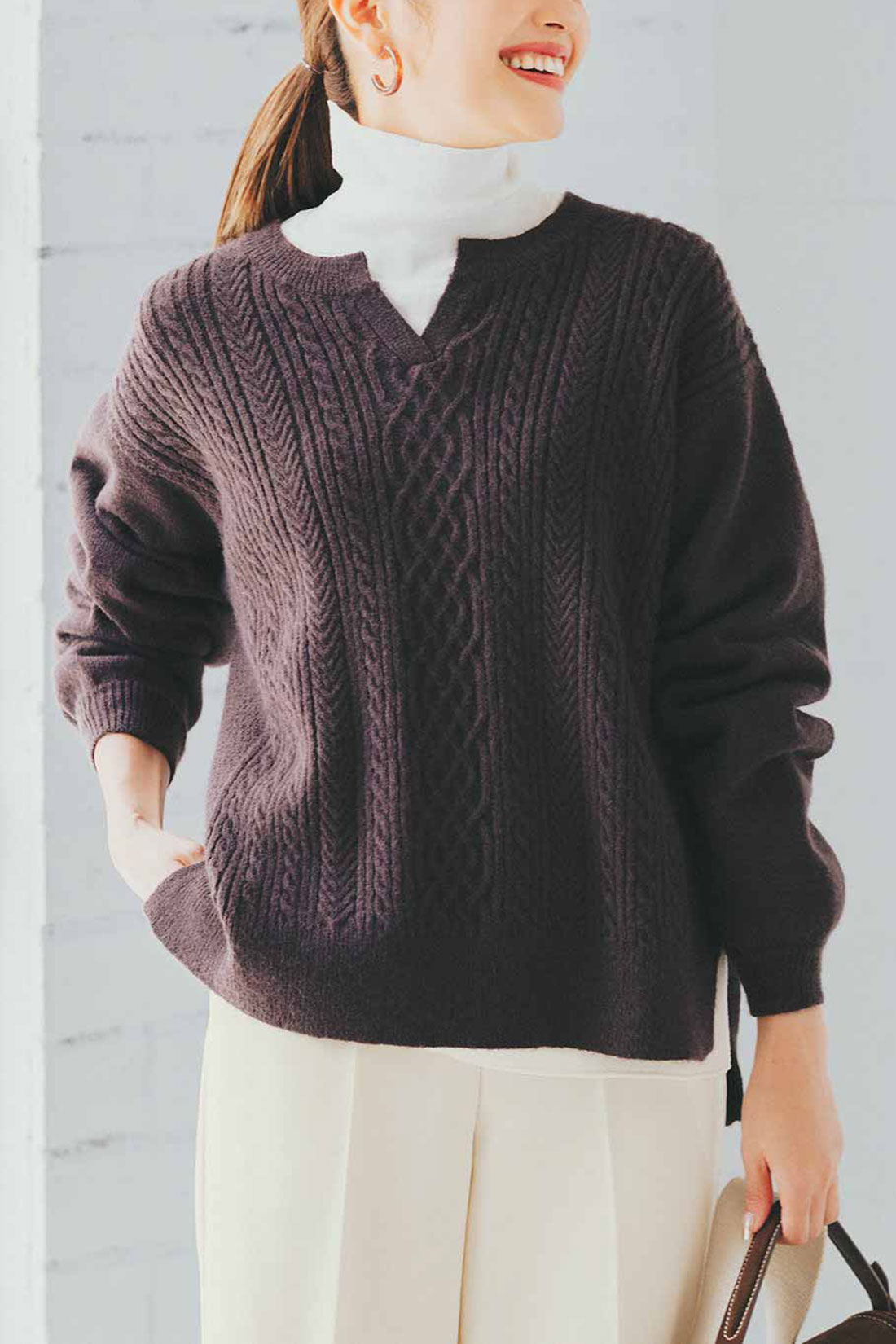 リブ イン コンフォート くぼっち☆とコラボ 上品ケーブル編みニット