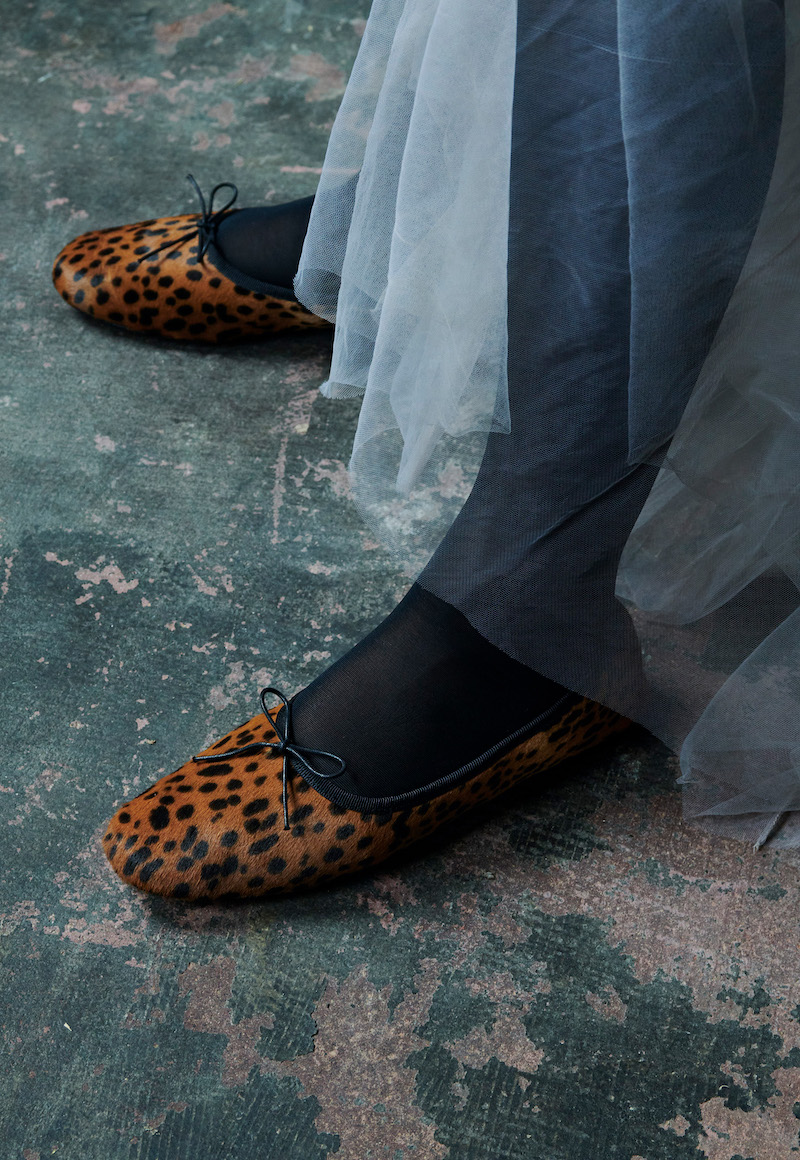 モデル 美絽さんのエトワール気分「SPELTA」秋のバレエシューズ｜AT