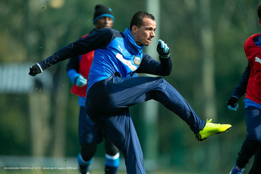 FW9/レアンドロ ダミアン選手 | 選手・スタッフプロフィール2019