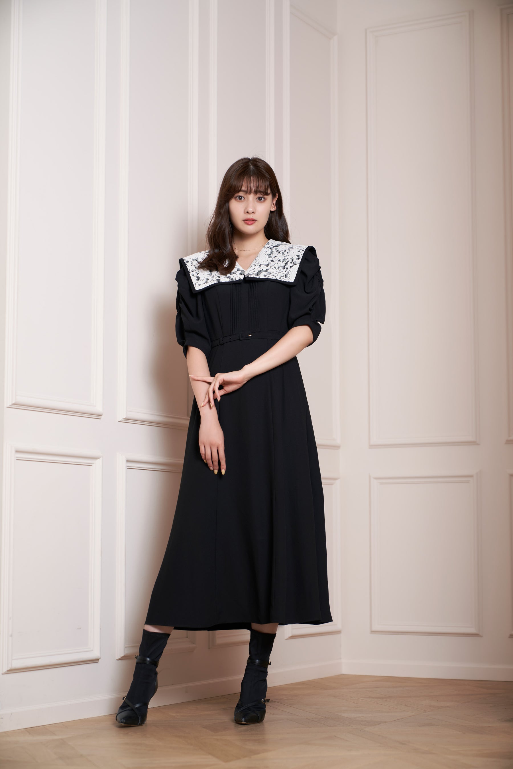 Fubail / Vyronas Lace Collar Dress