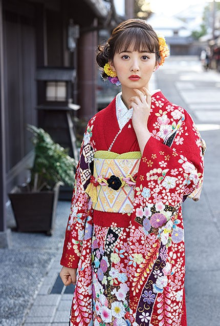 王道の赤に可憐な辻が花をあしらった振袖【KR-02】｜振袖ギャラリー
