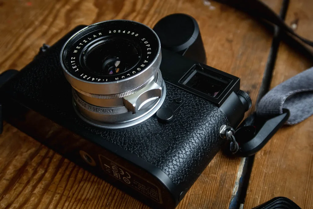 Leica 21mm f/3.4 Super-Angulon Review / Shooting an elderly