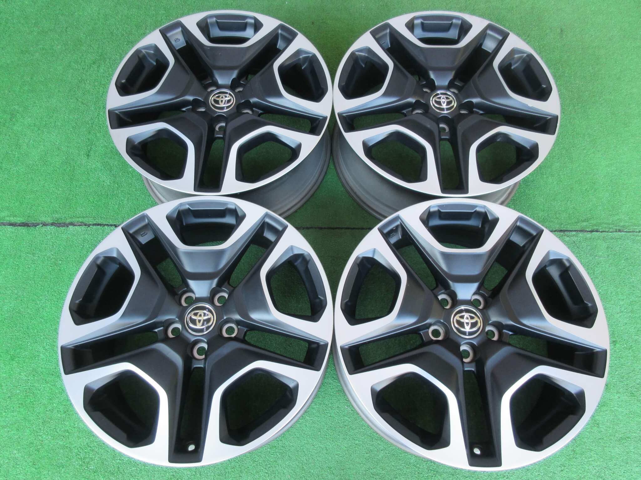 トヨタ RAV4アドベンチャー純正ホイール
