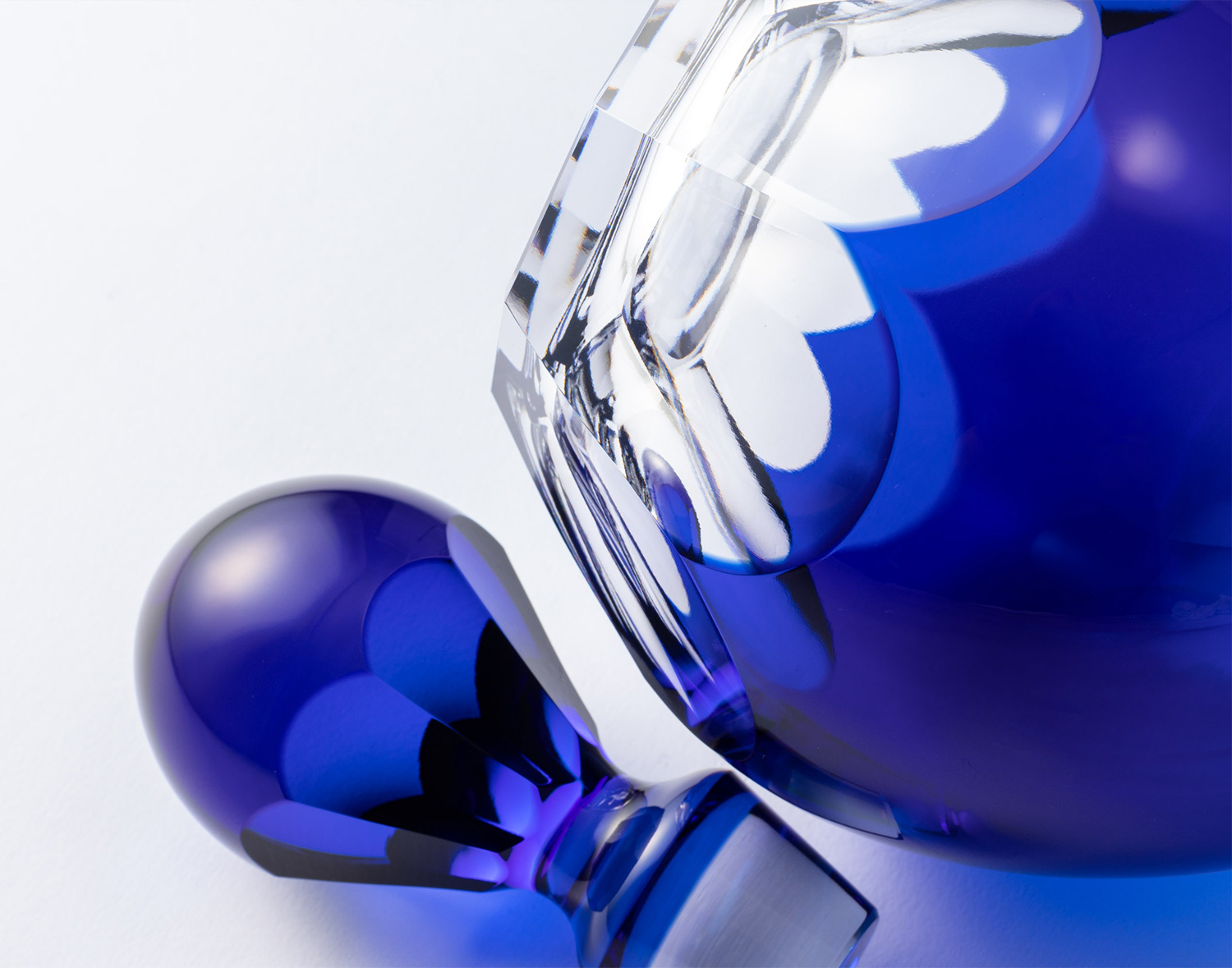 ロイヤルブルー デキャンター | カガミクリスタル