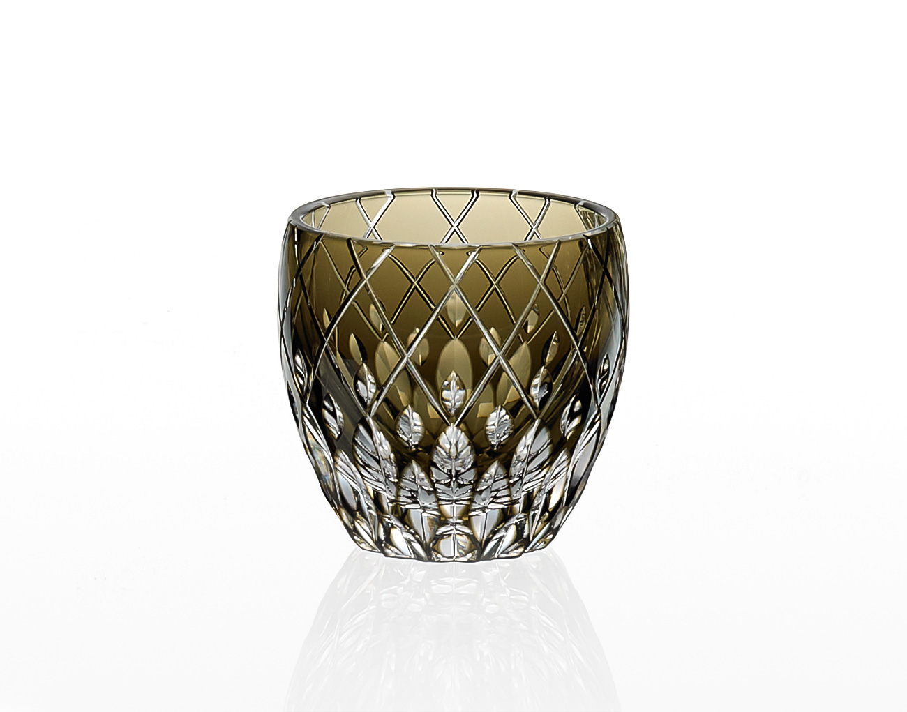 江戸切子 伝統工芸士・篠崎英明 作 冷酒杯 | カガミクリスタル