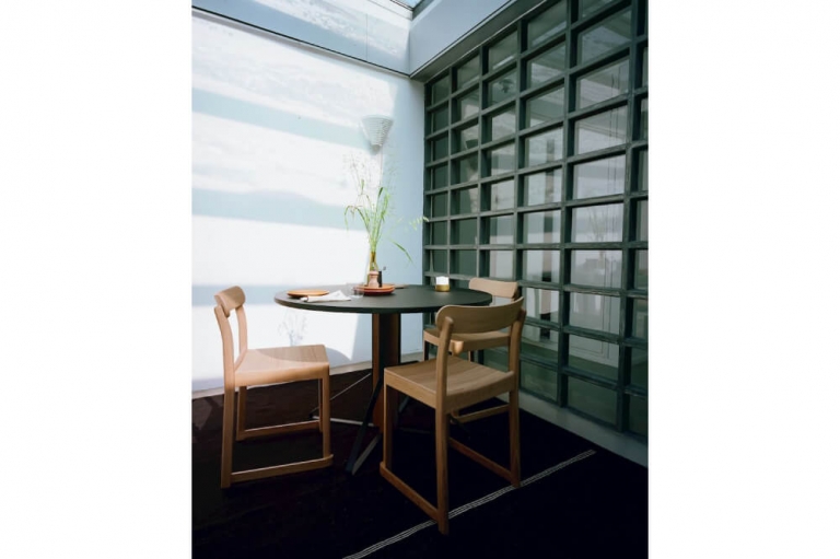 カアリテーブル円形 | Interior Design VENUS Online Shop