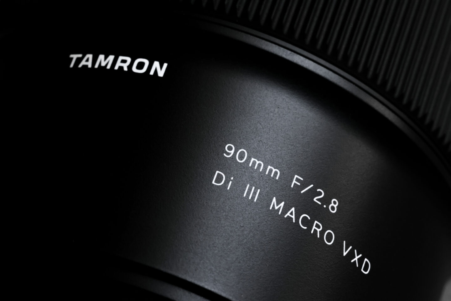 伝説のタムキュー」と呼ばれるレンズ、タムロン 90mm F/2.8 Di III