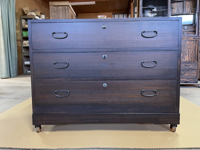 茶箪笥と一段の桐箪笥 | 桐たんすの修理、古い家具の塗り直し、手作り