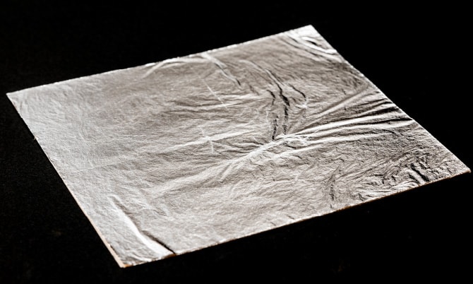 諸箔 | 取扱製品 | 純金箔・金属箔粉は変わらぬ温もりと輝き・京都金属