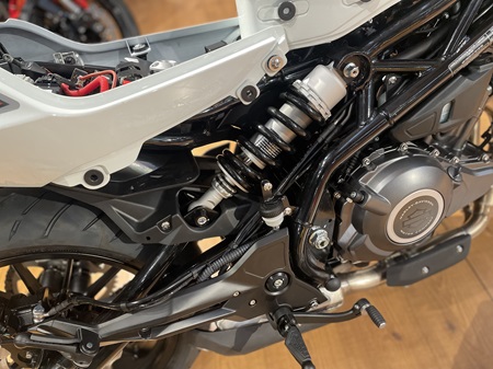 X350用ローダウンサスペンション | ハーレーダビッドソン京都 スタッフ