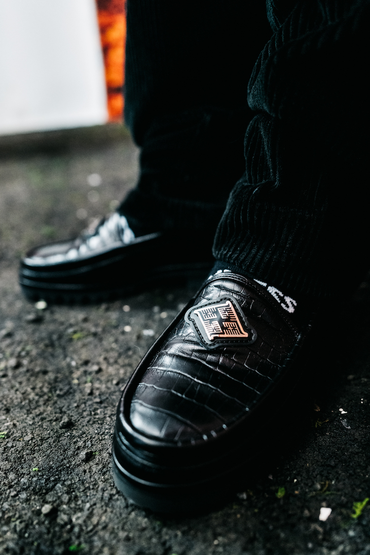 世界標準で活躍するタトゥーアーティストのデザインを足元に掲げて