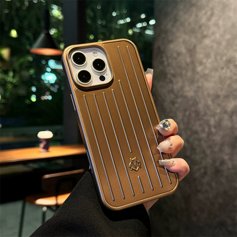 リモワ iphone17/17pro ケース リモワ 芸能人 iphone16/16pro ケース
