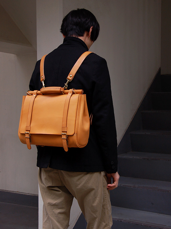 ビジネスやカジュアルにもおすすめの棒屋根かぶせ3wayバッグ / 革鞄の