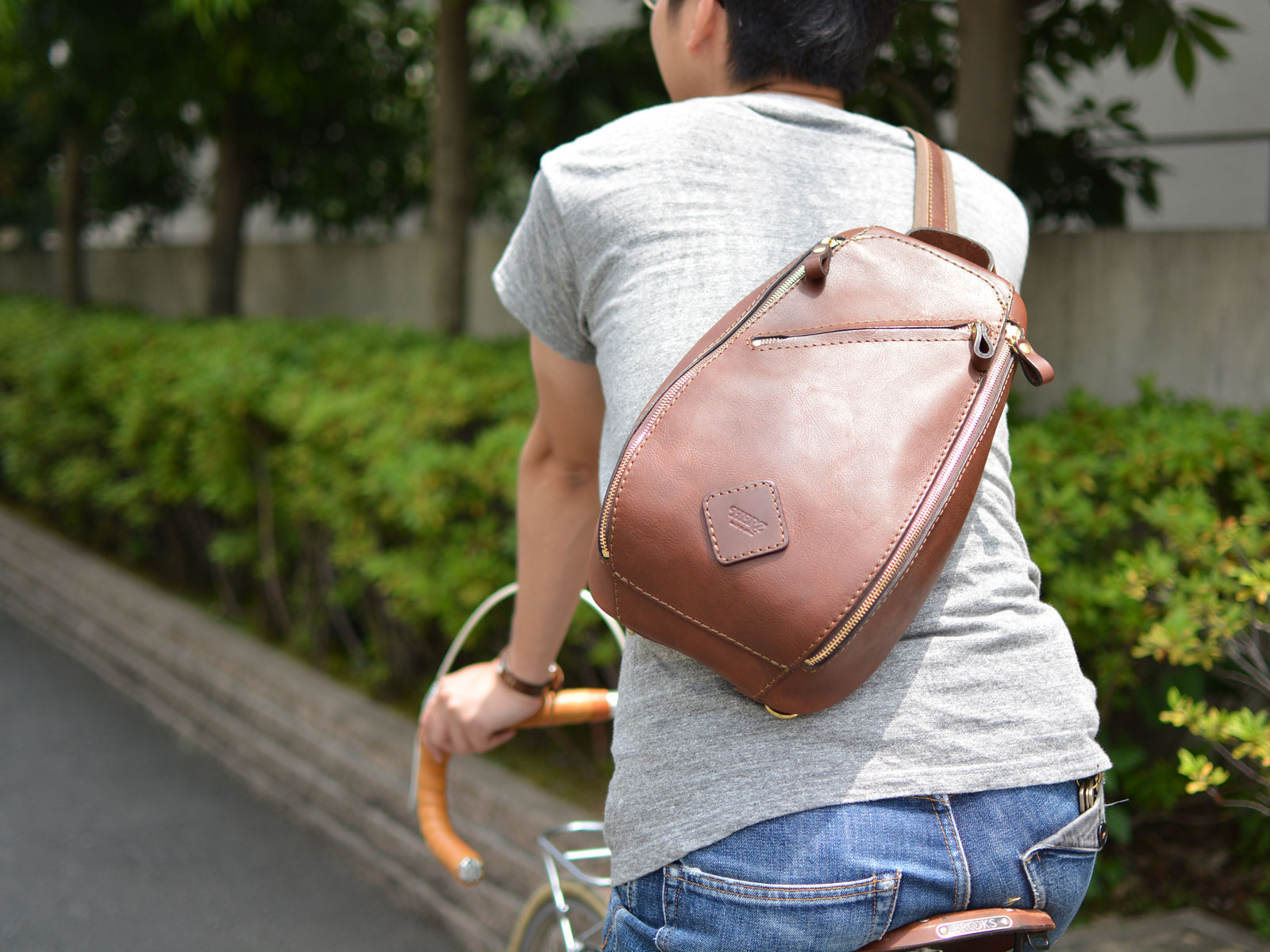 ボディバッグの選び方・人気ランキング｜革鞄・革小物のHERZ公式通販