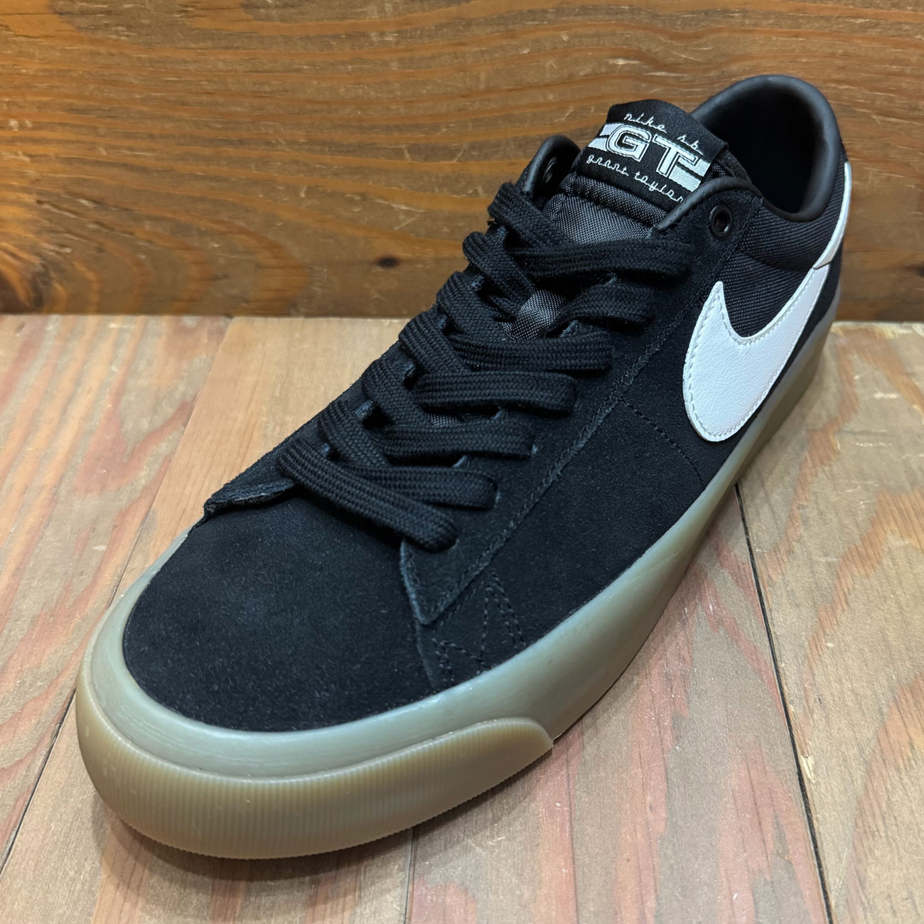 NIKE SB ZOOM BLAZER LOW PRO GT BLACK/GUM | 東京のスケートボード