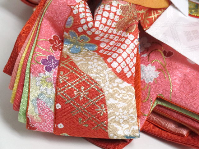 赤と黒の友禅染雛金屏風桐箱親王飾りの通販～選ばれるお店の雛人形