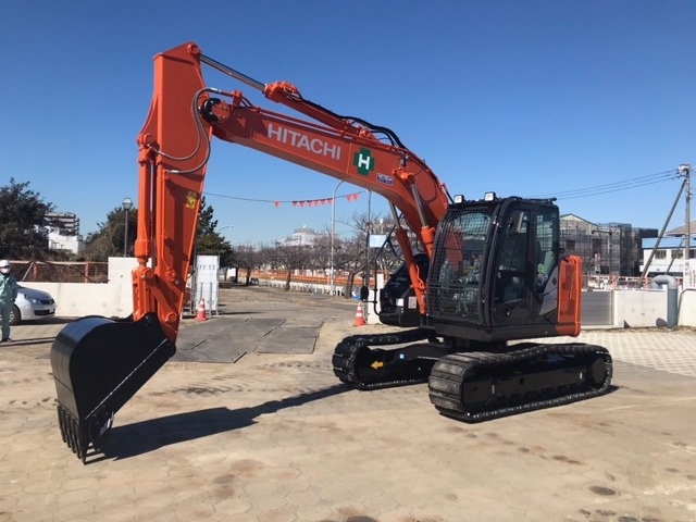 油圧ショベルが納車されました。
